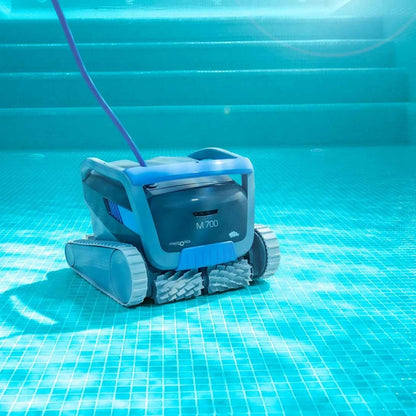 Робот за почистване на басейн Dolphin M700 | Maytronics
